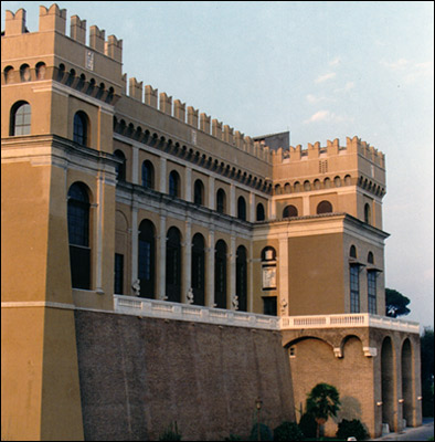 Riproduzione di decorazioni di vasi nella facciata del palazzo del Belvedere - Vaticano. Lavori eseguiti da Pietro Rosa.